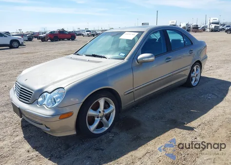 2004 Mercedes-Benz C 230 Kompressor Sport/Sport из США, поврежденный, VIN WDBRF40J34F517929